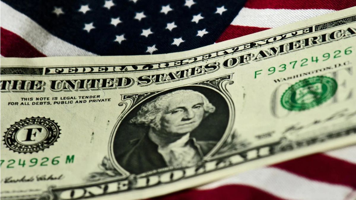 El dólar ha perdido un 10% de su valor desde comienzos de 2025: bitcoin y los metales preciosos toman el relevo