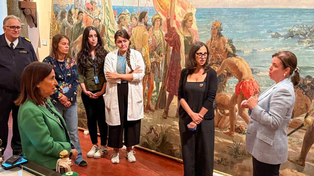 El equipo del Museo Naval logra salvar el cuadro de Cristóbal Colón tras el ataque de dos activistas