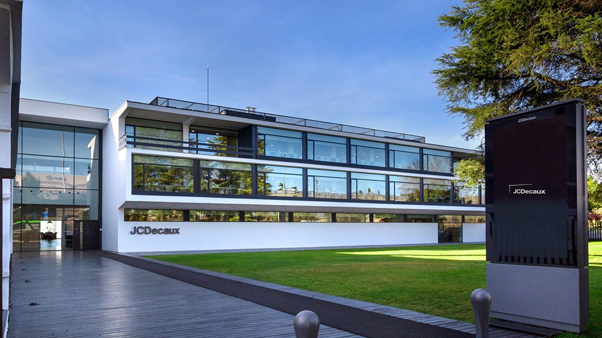 JCDecaux factura 2.794,4 millones hasta septiembre, un 1,4% más