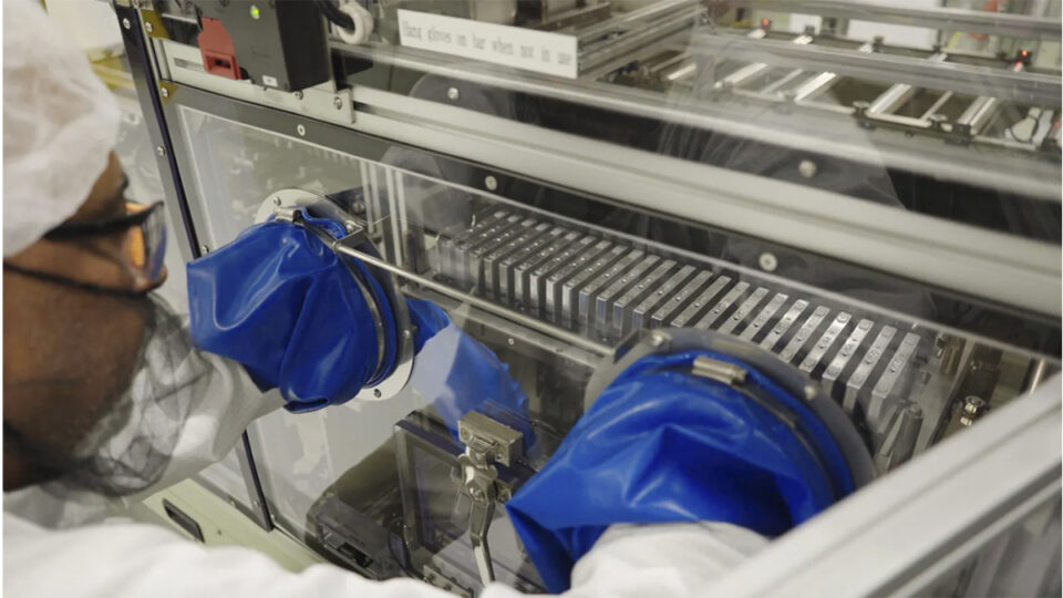 Toyota inaugura su primera planta de baterías de iones de litio en Norteamérica