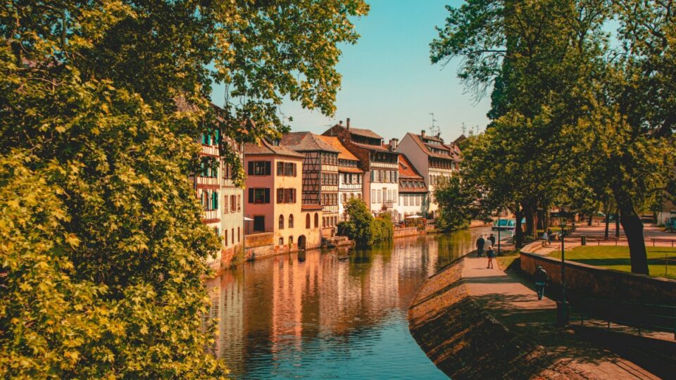 Vueling inaugura su nueva ruta entre Barcelona y Estrasburgo (Francia)