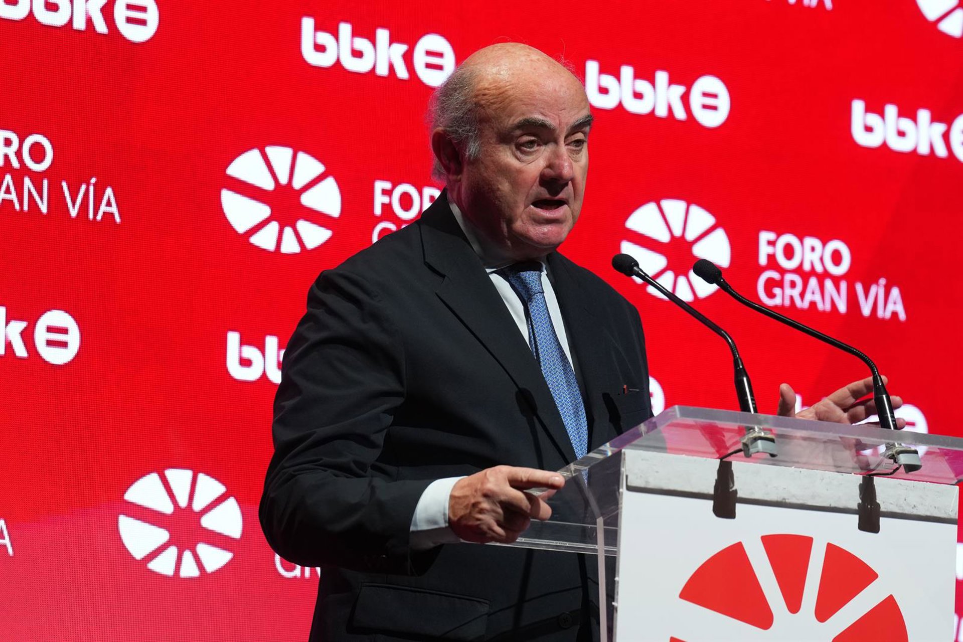 Guindos dice que la economía de zona euro va mejor de lo esperado y ve adecuado el nivel de tipos de interés