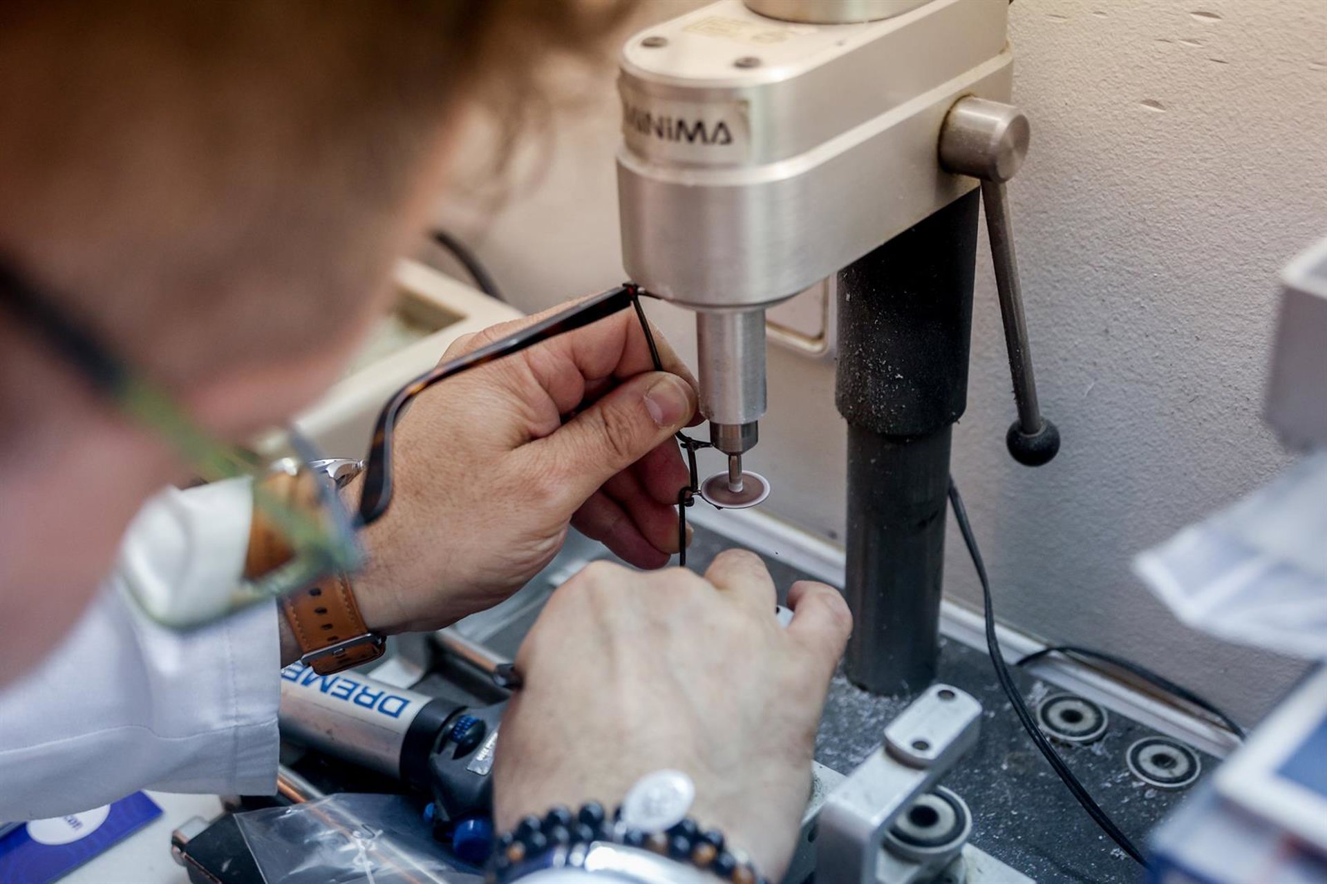 La CNMC aprueba la venta del fabricante de lentes STAAR Surgical a Alcon por 1.300 millones de euros