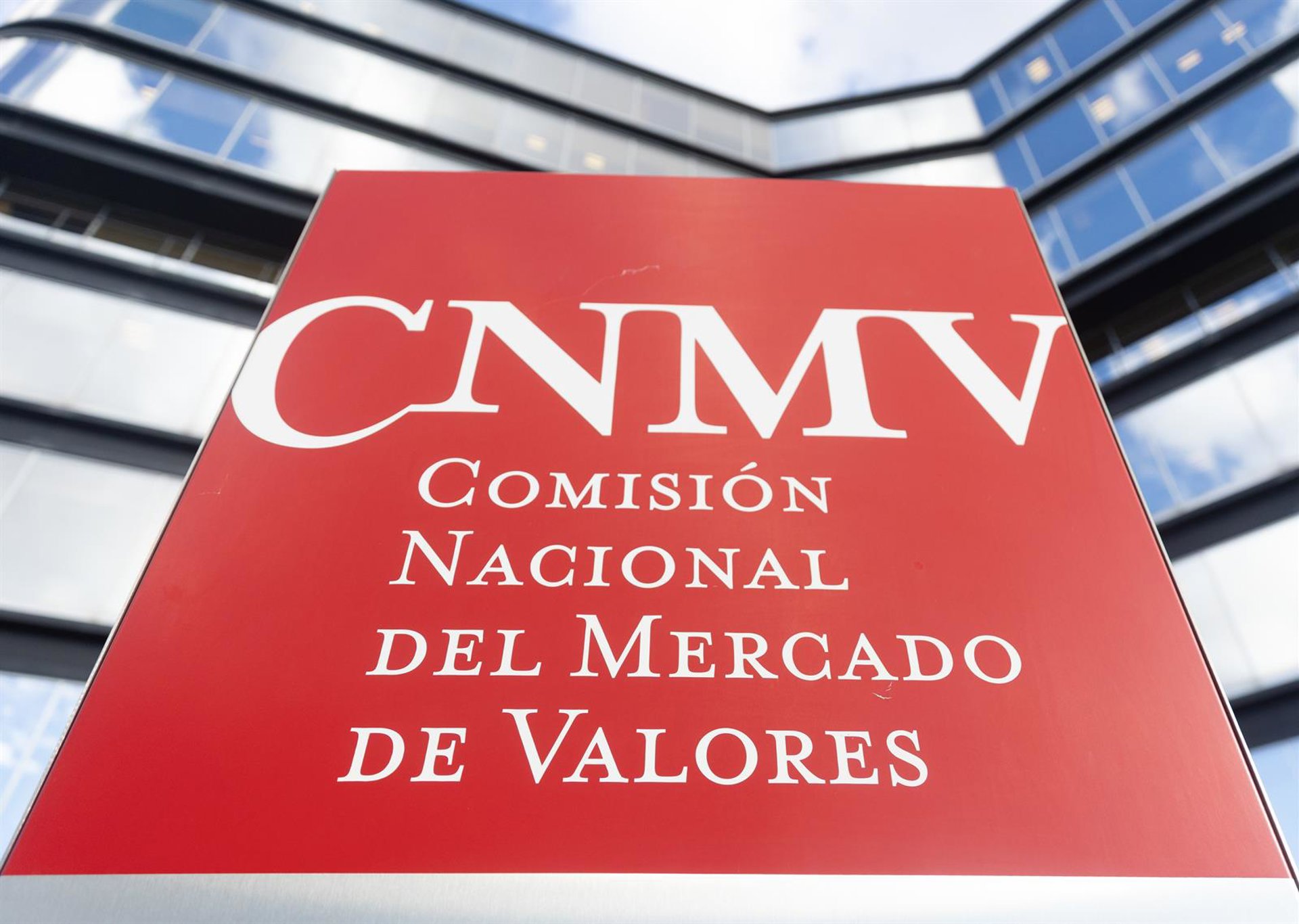 La CNMV avisa de 16 entidades no autorizadas a prestar servicios de inversión