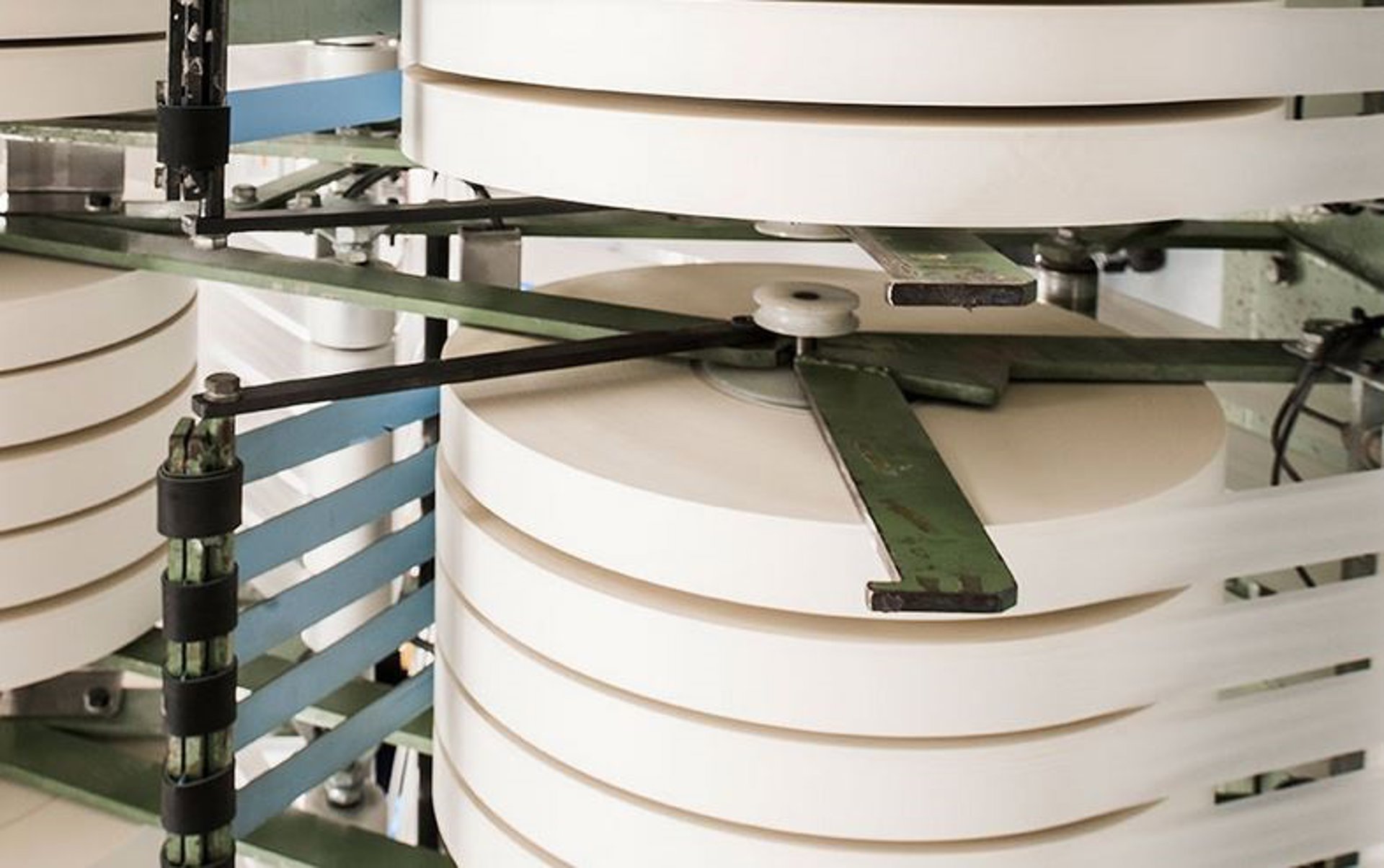 Miquel y Costas limita a 54 altos cargos su plan de opciones sobre acciones