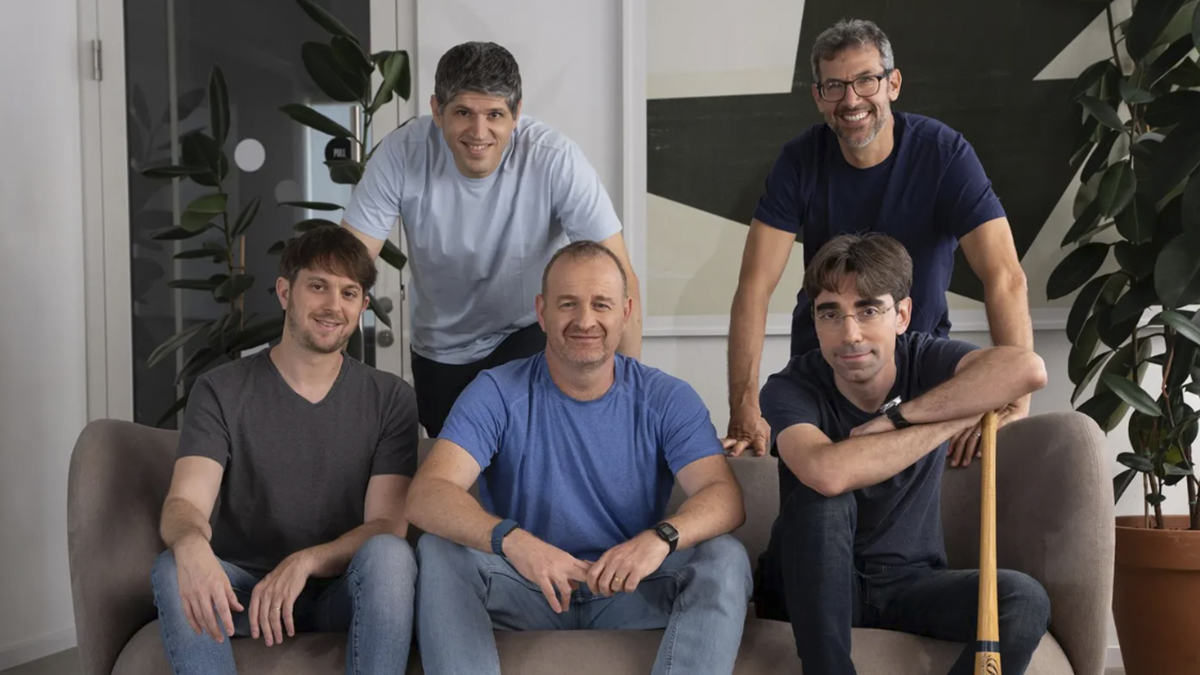Estos israelíes crearon una startup de hacking con IA valorada en 330 millones de dólares en solo cinco meses