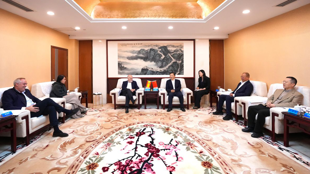 Javier Tebas refuerza el liderazgo de LALIGA en China durante el viaje oficial de los Reyes de España