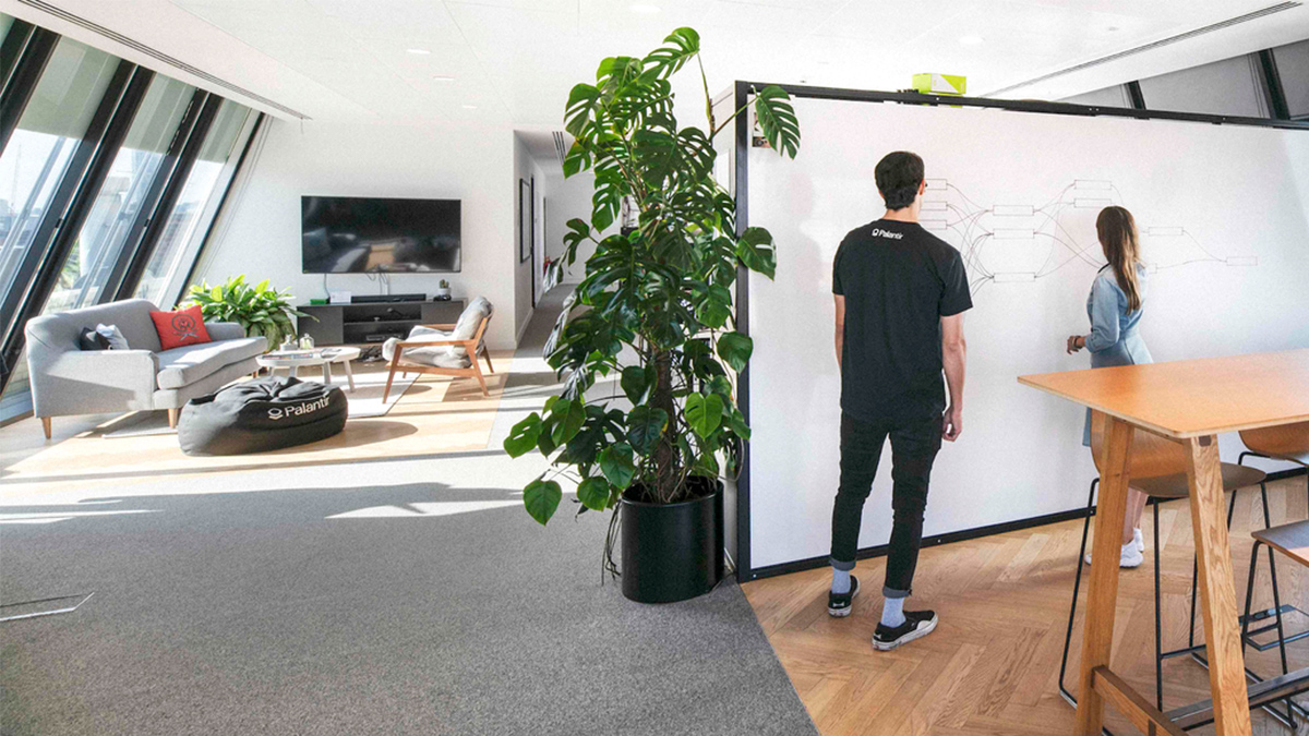 La firma estadounidense de defensa Palantir triplica beneficios en el tercer trimestre y gana 414,2 millones