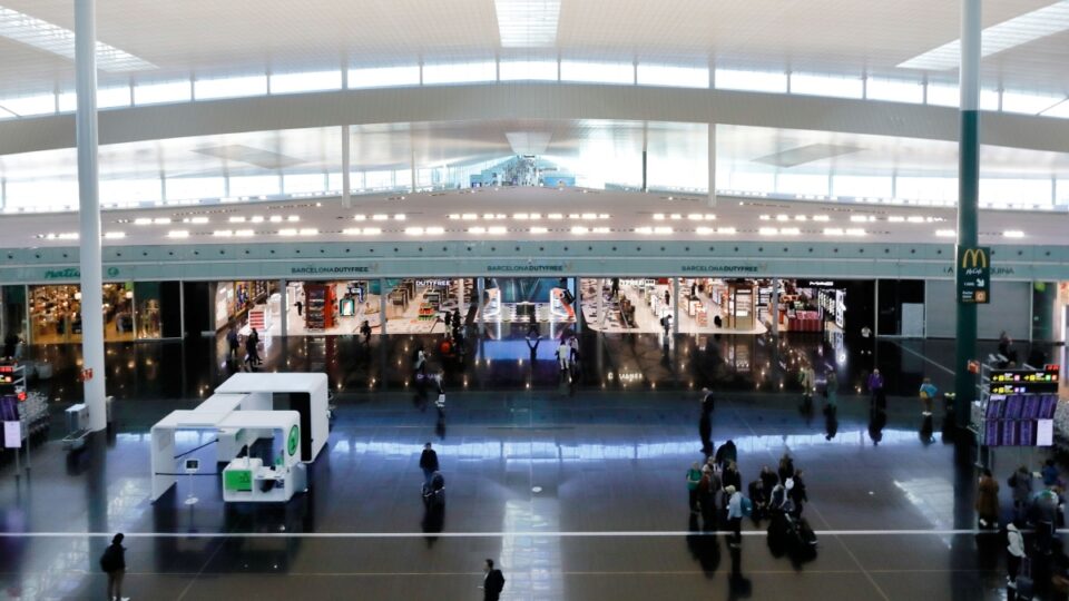 El concurso de la restauración de El Prat: un menú de 3.400 millones por el que compiten Áreas, Ibersol y Avolta