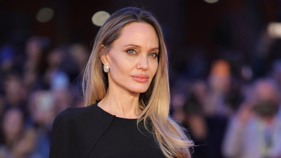 La revista Time sale en Francia con Angelina Jolie enseñando sus cicatrices