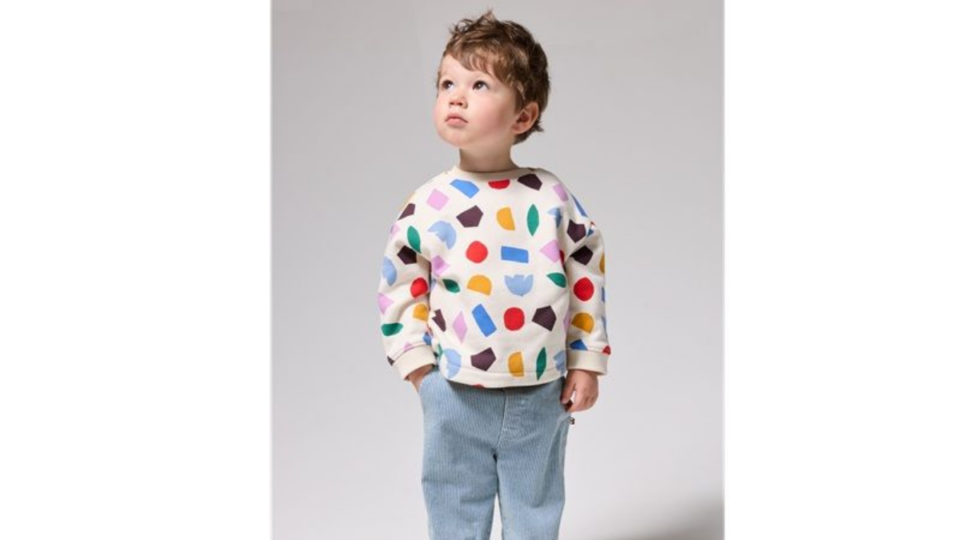 La moda infantil apuesta por rayas, tonos cálidos y sostenibilidad para el invierno de 2025