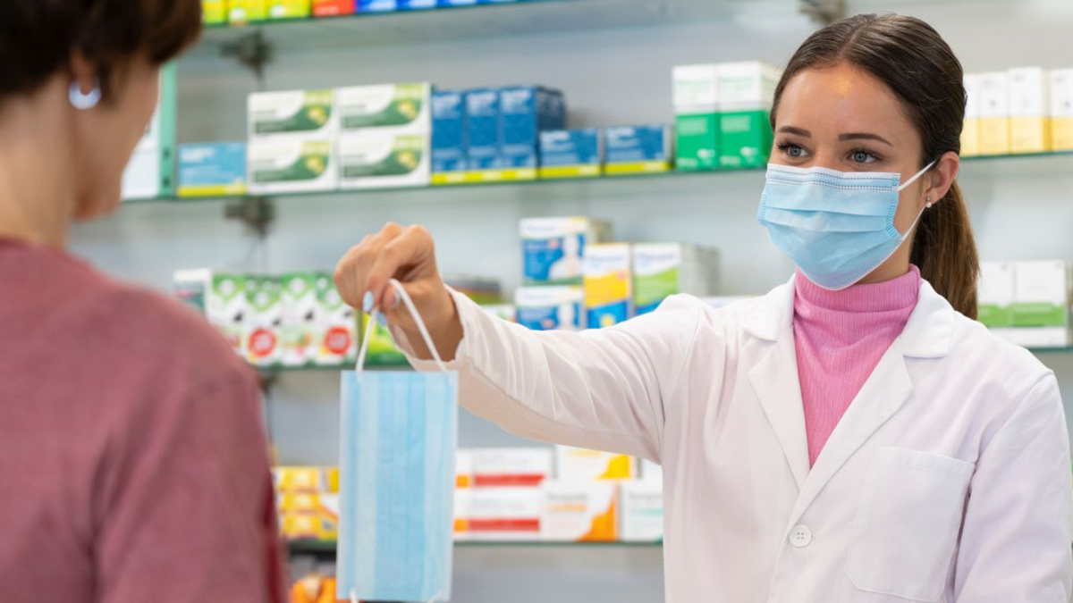 La demanda de mascarillas en farmacias se dispara un 385% ante el repunte adelantado de la gripe