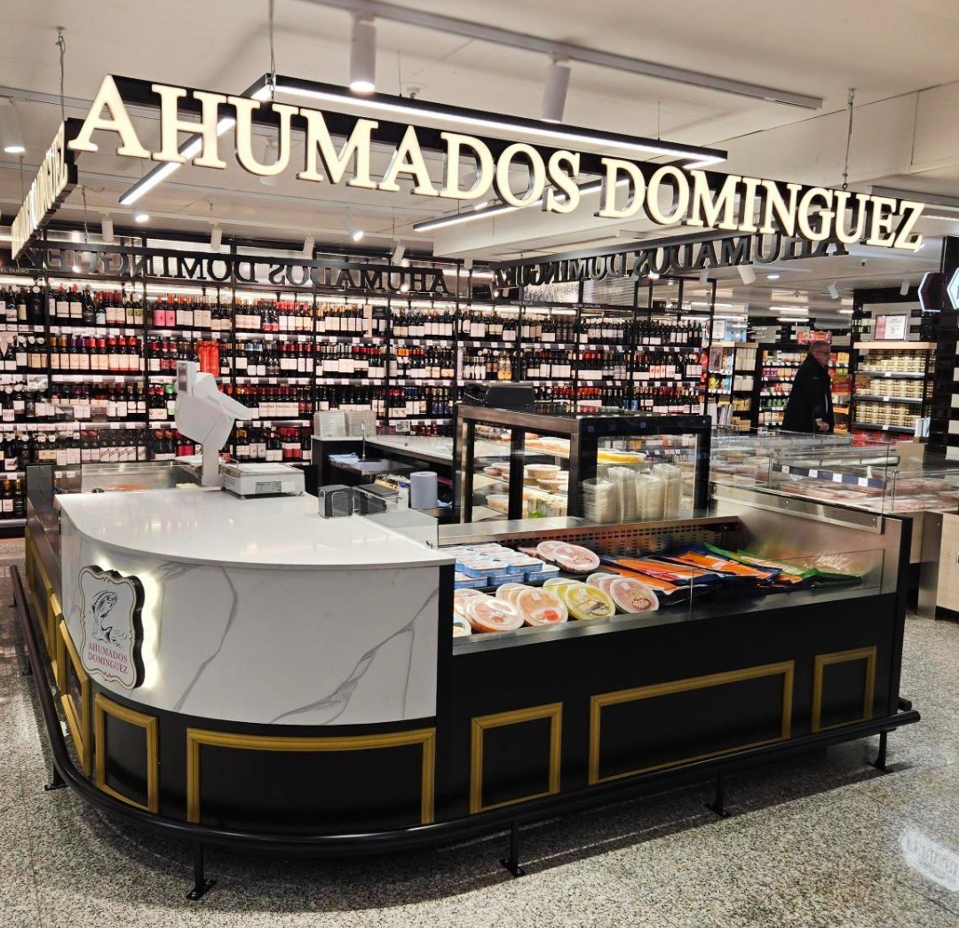 Ahumados Domínguez se expande en España con una tienda-boutique en Barcelona en plena campaña de Navidad