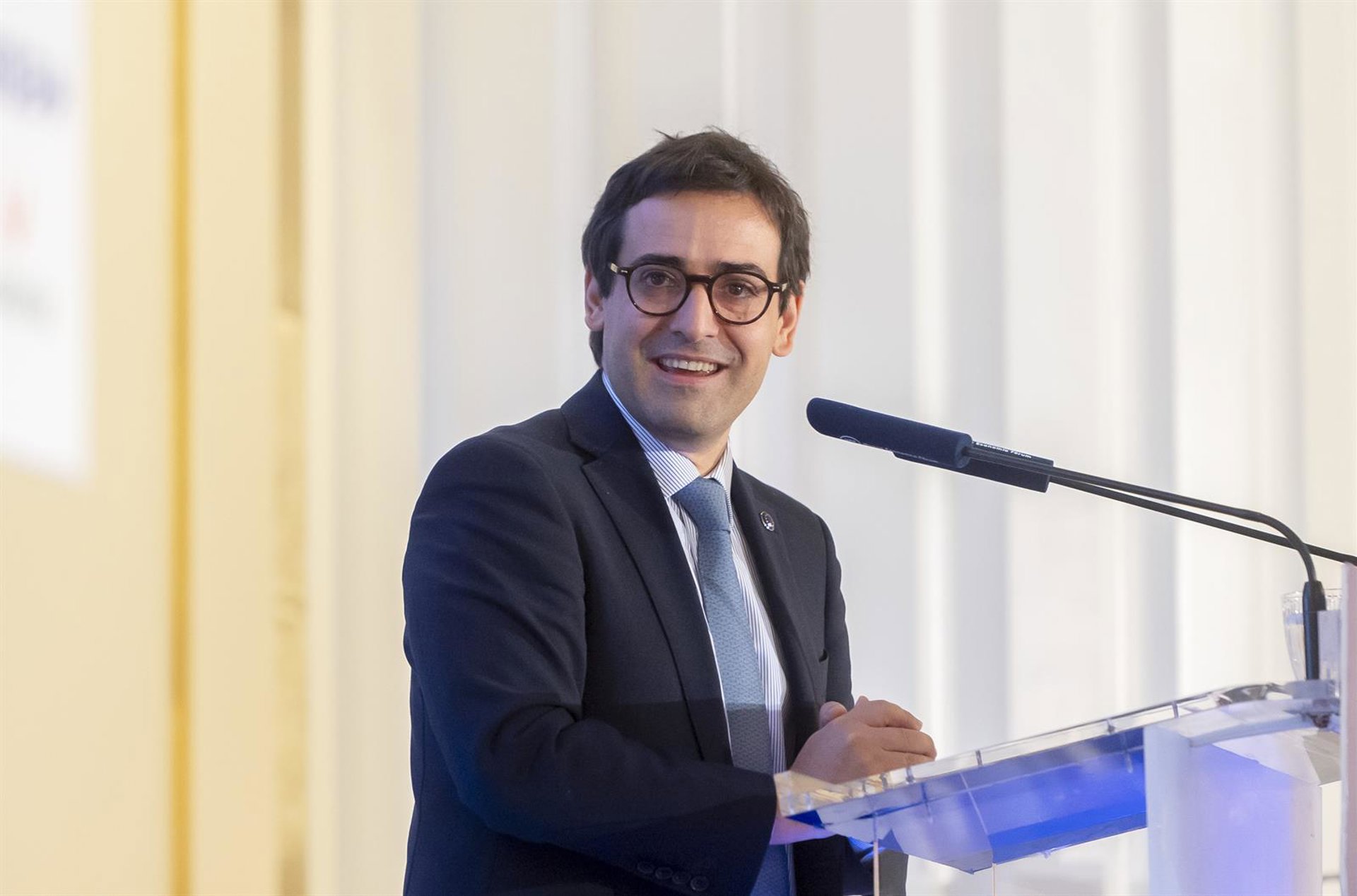 Bruselas apuesta por compras conjuntas y almacenamiento de materias primas críticas para no depender de China