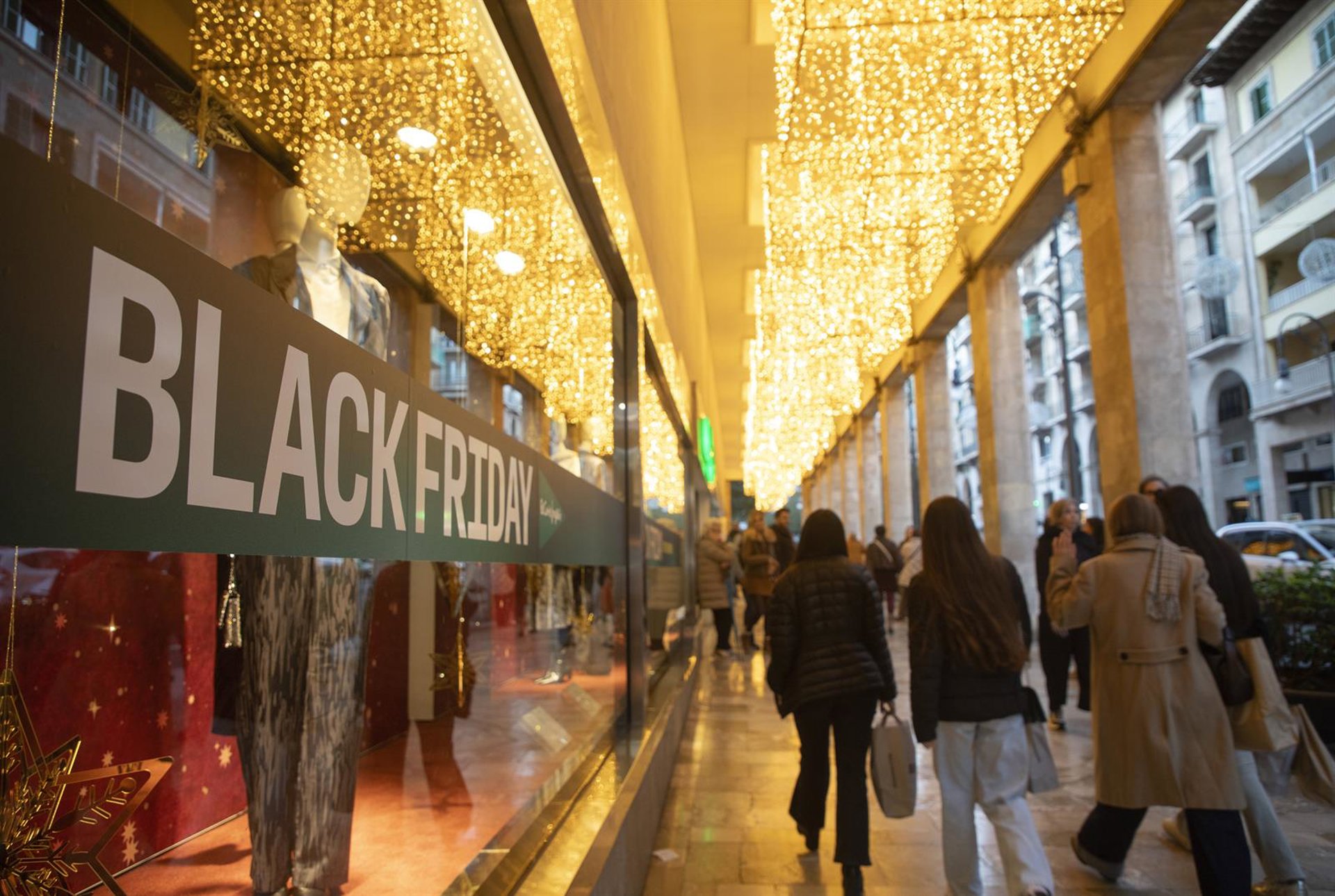 OCU denuncia ante Consumo a 11 plataformas de venta ‘online’ por falsas rebajas durante el ‘Black Friday’