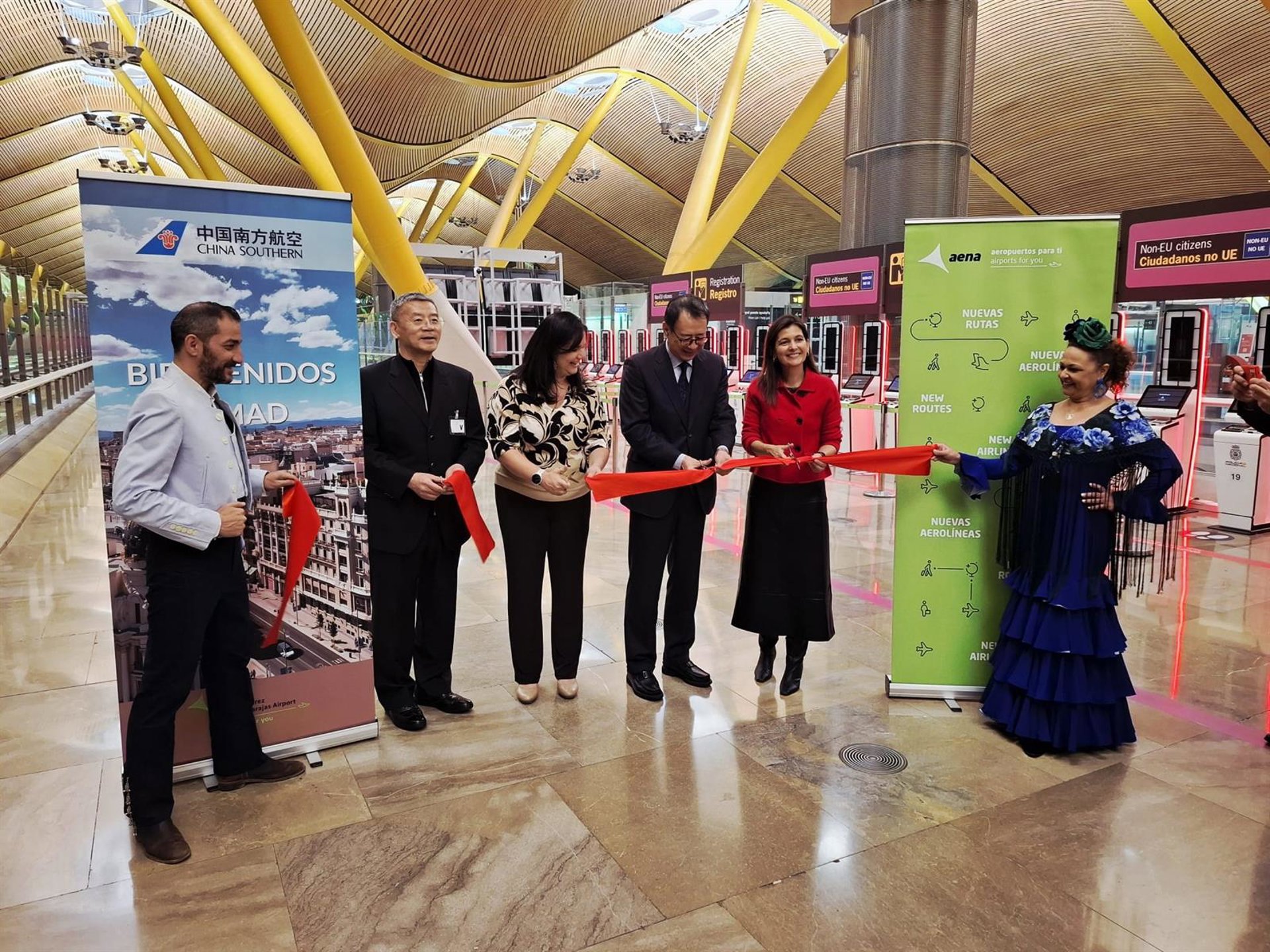 El aeropuerto de Barajas vuela a 14 destinos de Asia tras una nueva ruta de China Southern a Guangzhou (China)