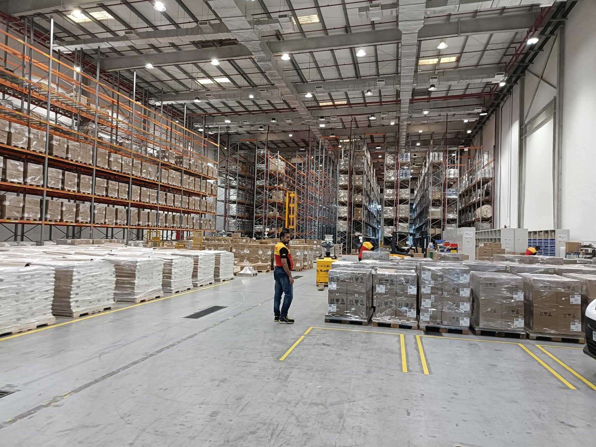 DHL invertirá 120 millones en un centro logístico en Dubái