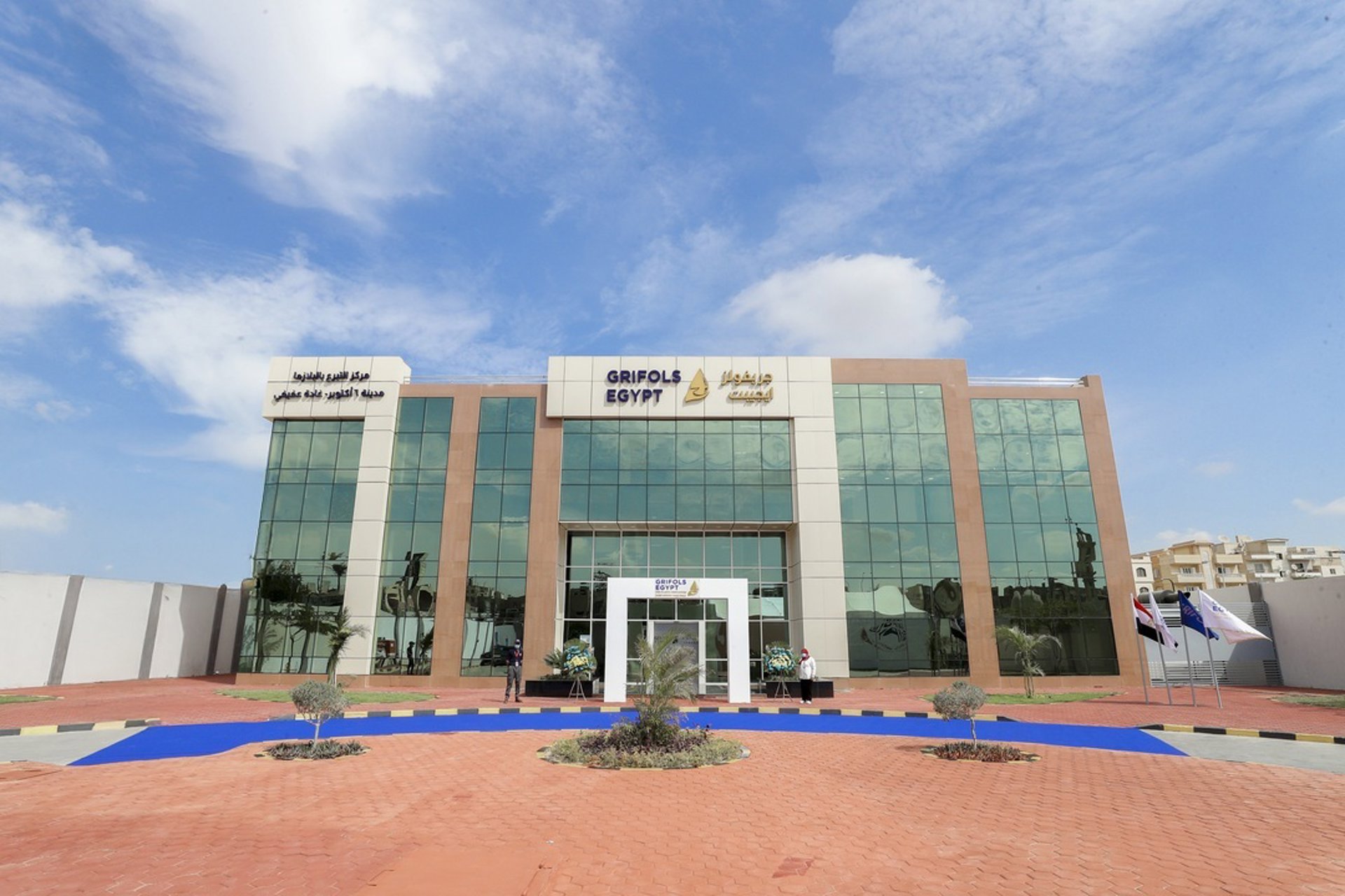 Grifols alcanza la autosuficiencia en hemoderivados en Egipto