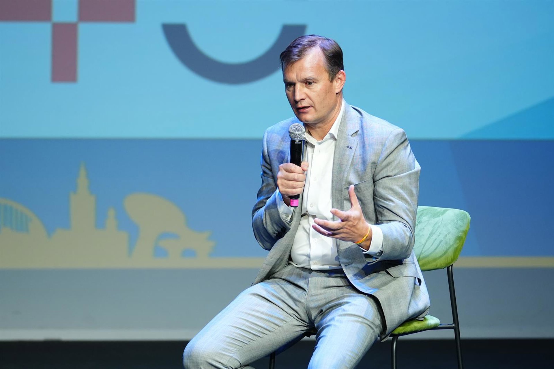 Fitch eleva el ‘rating’ de MasOrange de ‘BB’ a ‘BBB-‘ tras completar la creación de la ‘fiberco’ con Vodafone