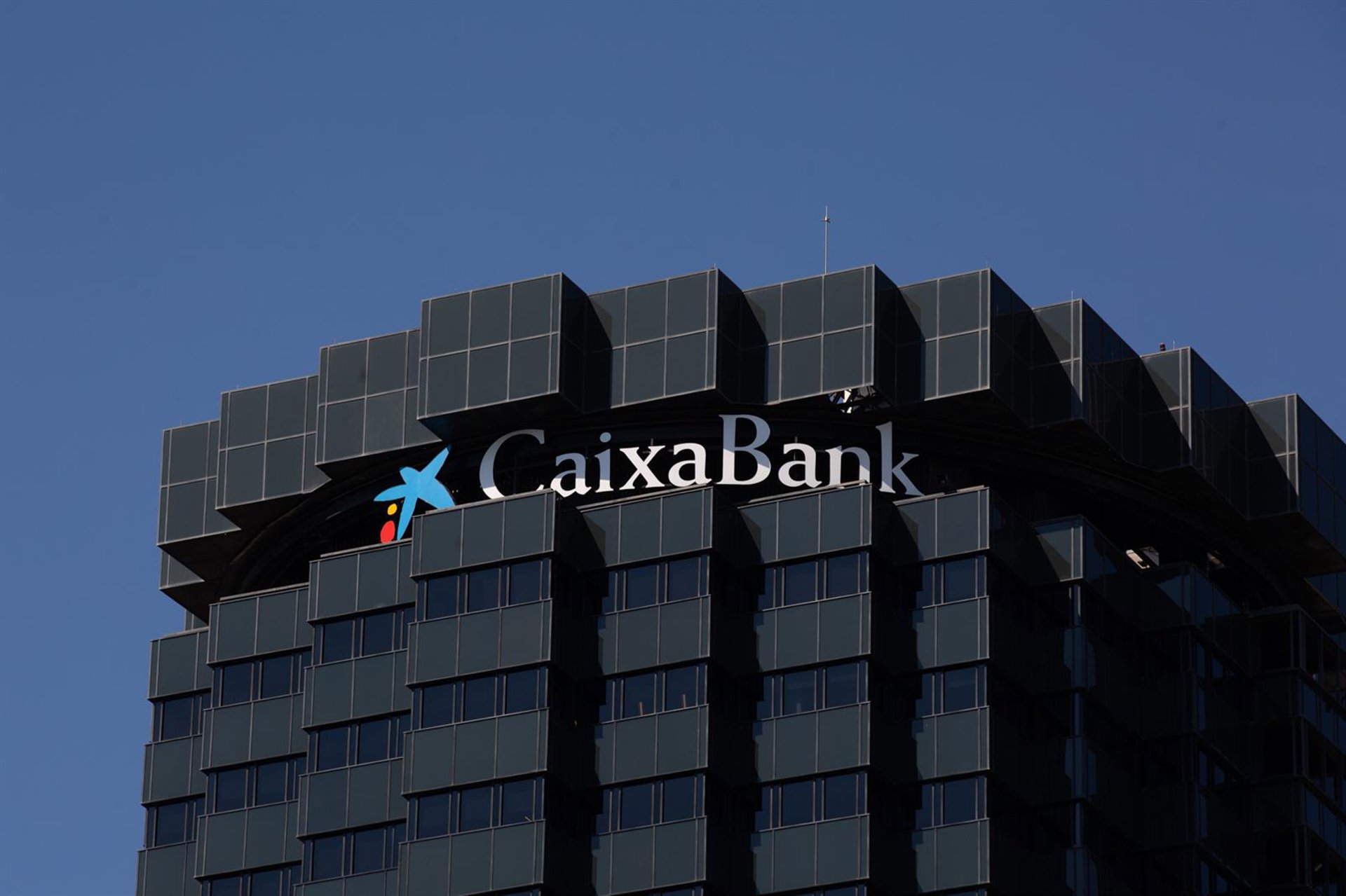 La acción de CaixaBank alcanza los 10 euros por primera vez en la historia del banco
