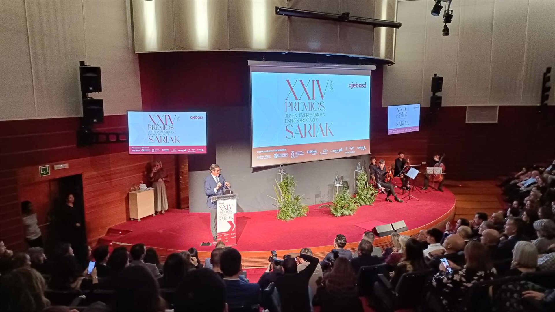 Garamendi dice que en Euskadi «faltan empresarios» y lamenta que se les ponga «cada día más problemas»