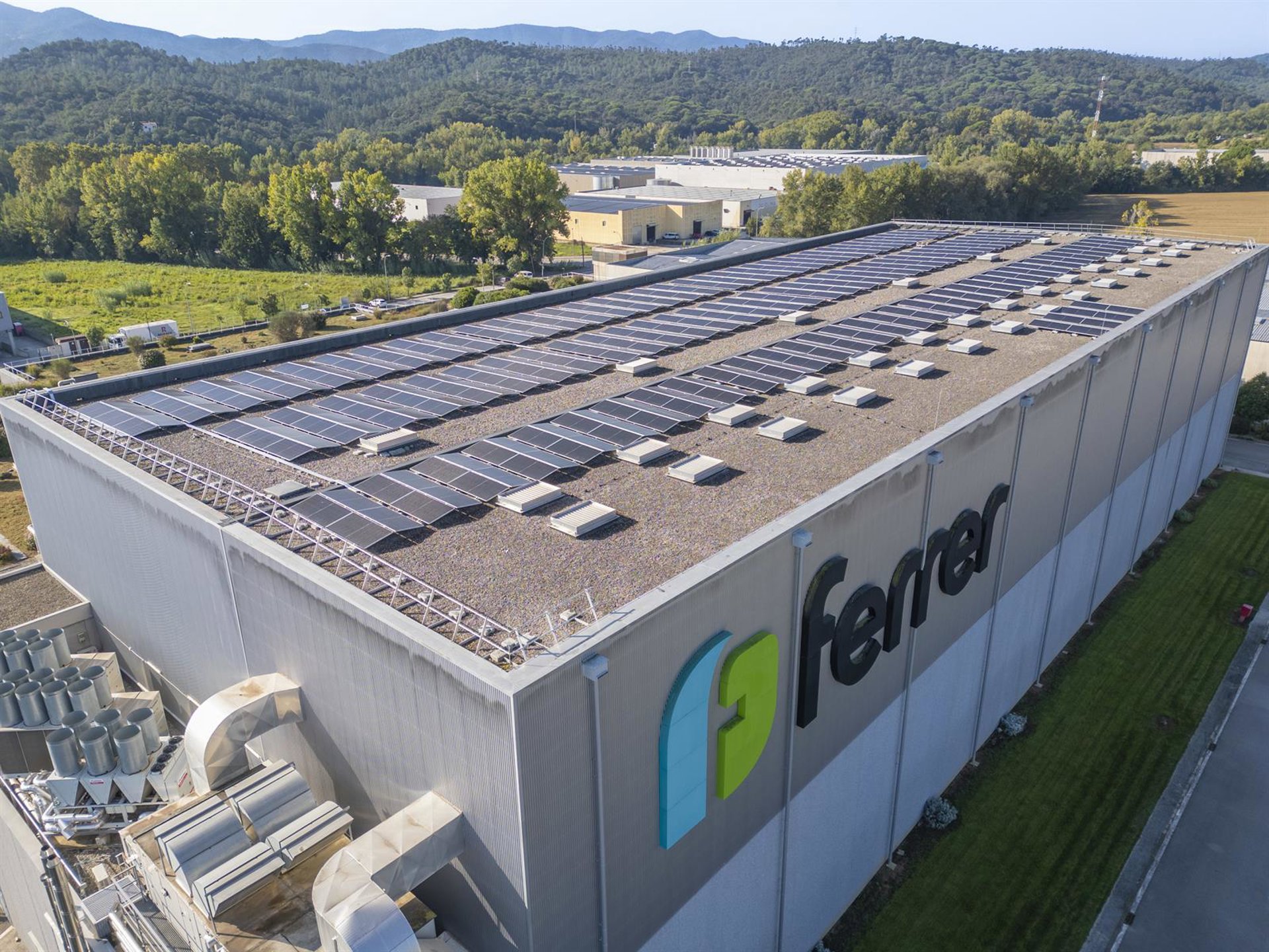 Acciona Energía instalará un sistema de descarbonización para la farmacéutica Ferrer