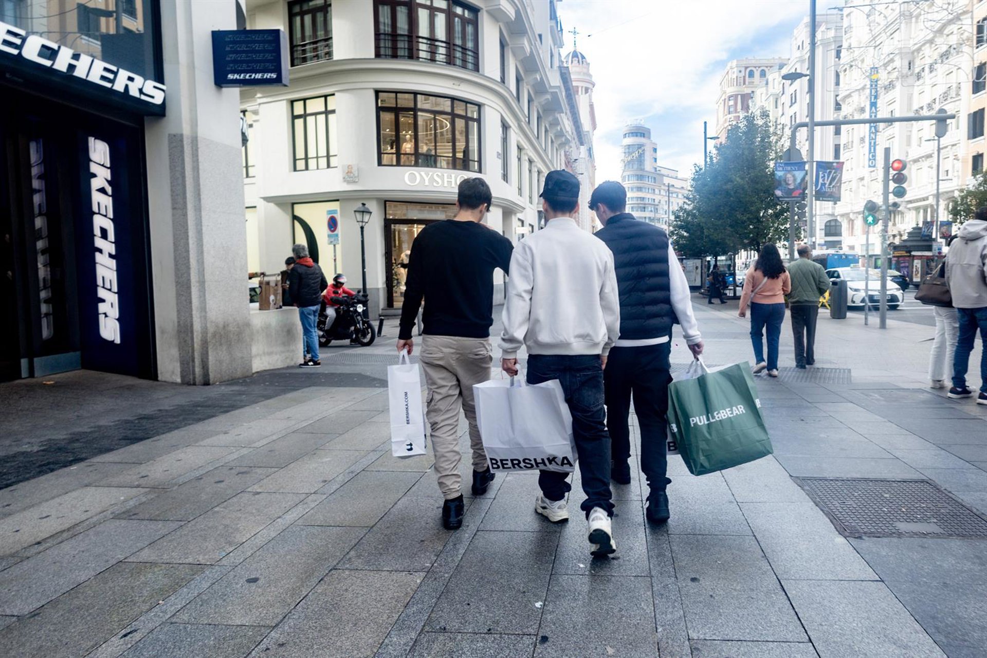 El 71% de los consumidores españoles gastará igual o más que en 2024 en sus compras navideñas, según Aecoc