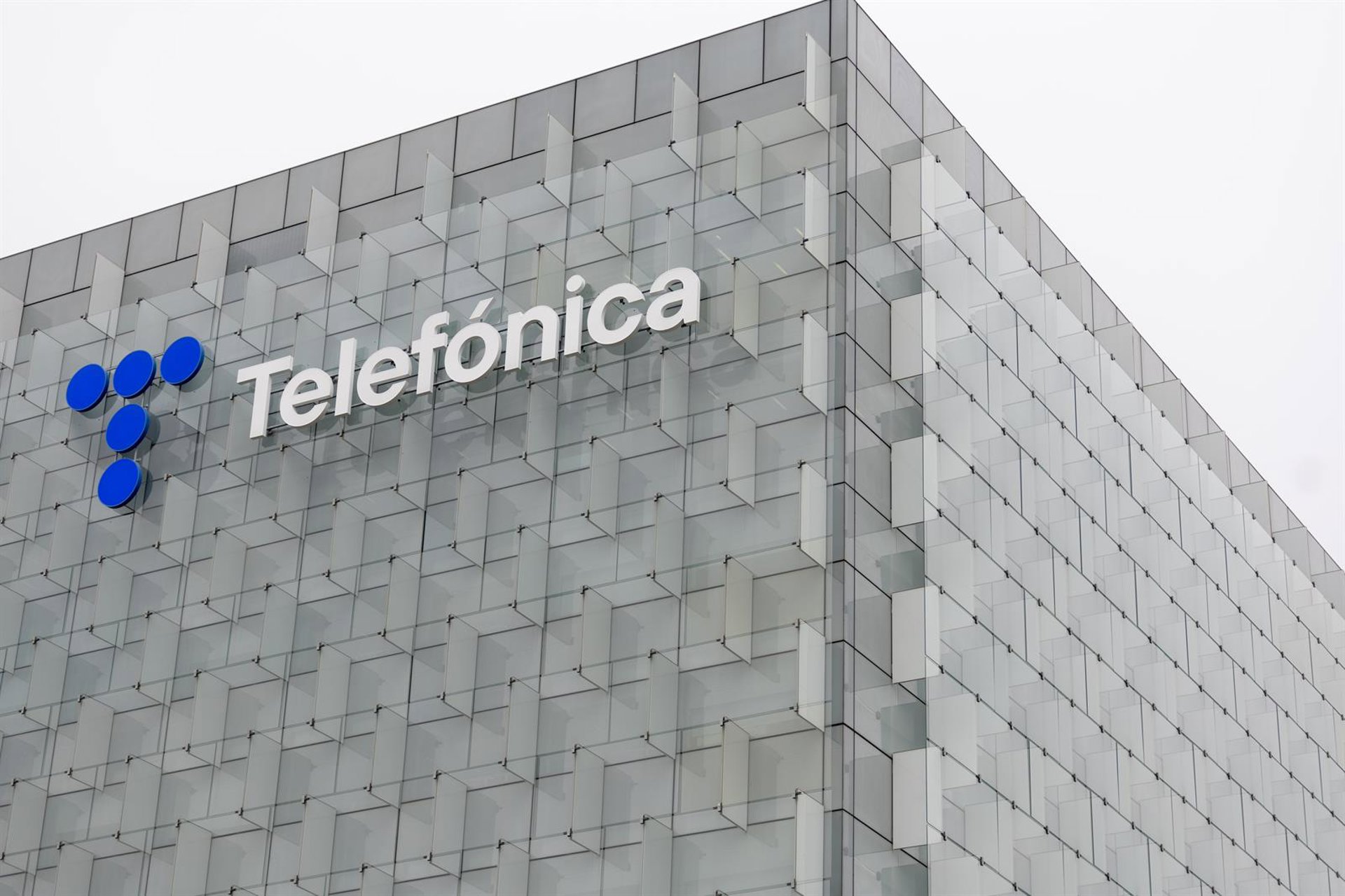 Telefónica firma mañana con los sindicatos el acuerdo sobre el ERE y la prórroga de los convenios