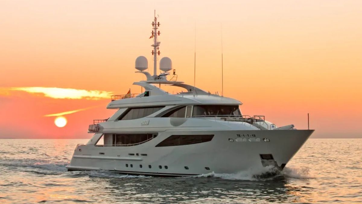 Cinco yates de lujo para contemplar el eclipse solar total de 2026