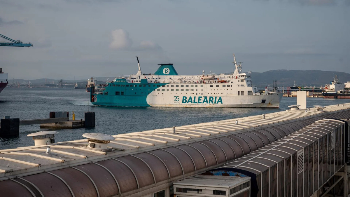 La borrasca Francis obliga a cancelar ferris en Tarifa