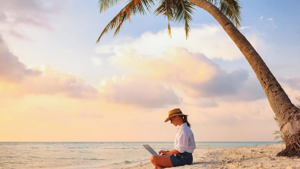 Trabajar desde casa o desde cualquier lugar: las mejores empresas y carreras para empleos remotos, según FlexJobs