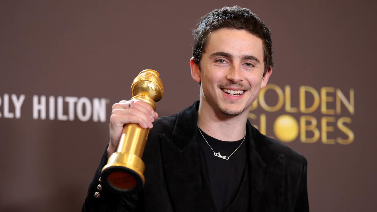 Glamour, besos y alguna crítica: nuestros cinco momentos favoritos de los Globos de Oro