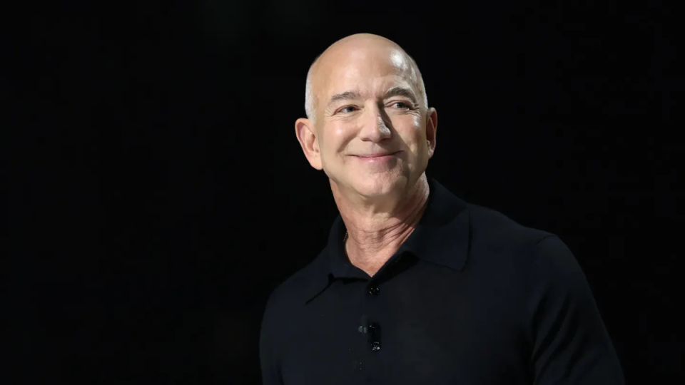 Jeff Bezos recupera el tercer puesto como el hombre más rico del mundo, superando a Sergey Brin tras el cierre de tiendas minoristas de Amazon