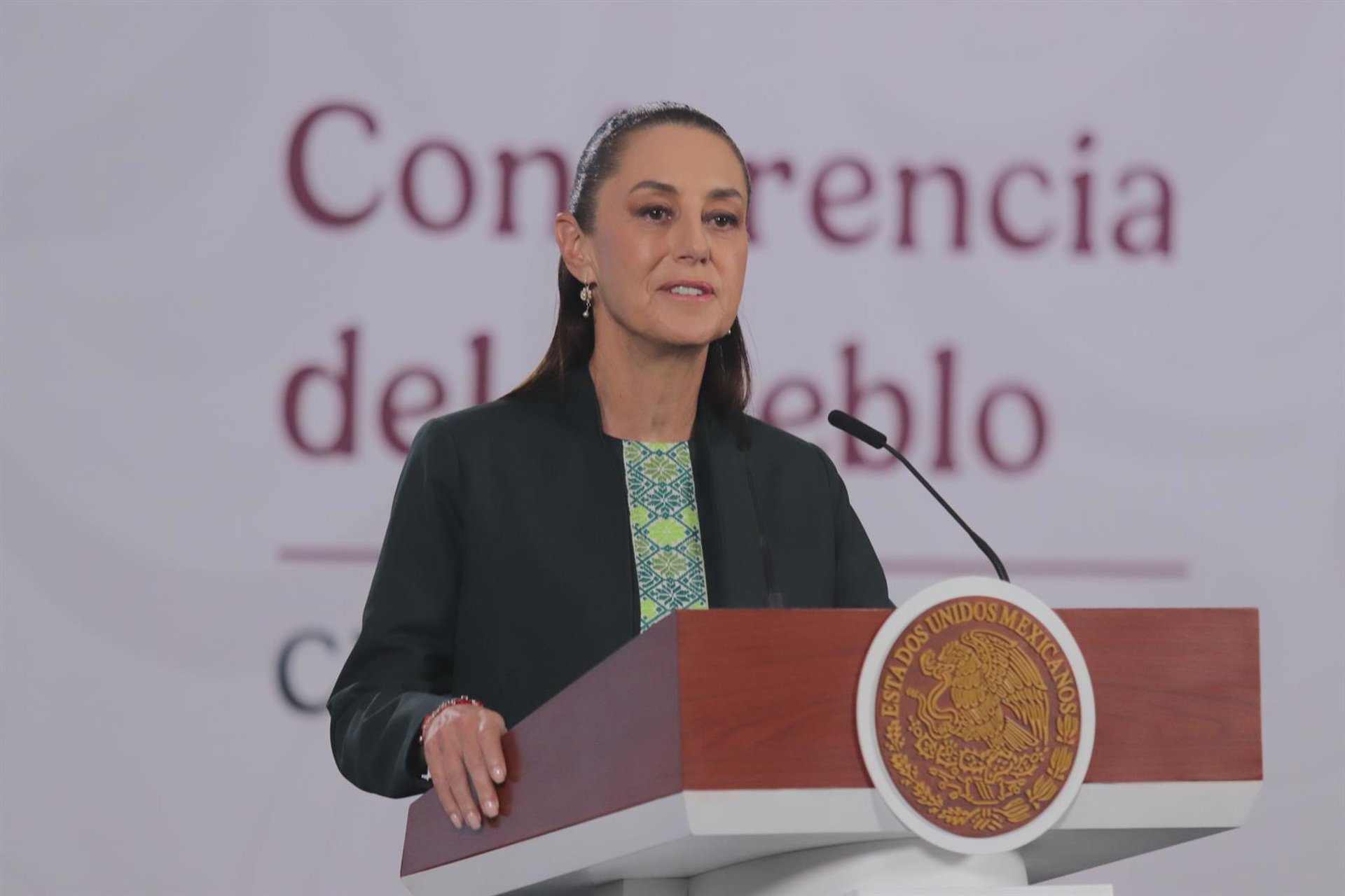 Sheinbaum afirma que Venezuela debe decidir sobre su petróleo y aboga por una cooperación económica regional
