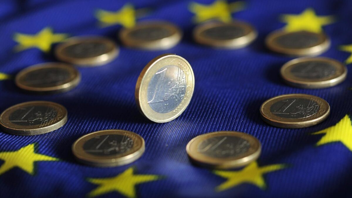 La UE emite 11.000 millones de euros en su primera transacción ...