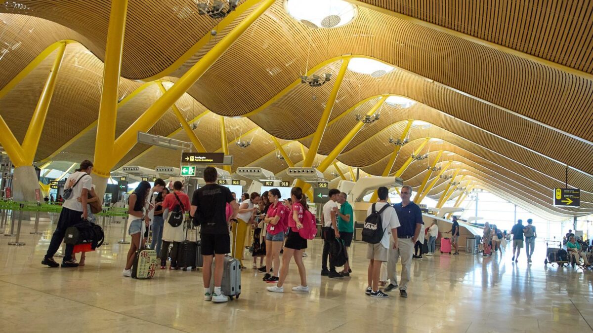 España recibió 111,7 millones de pasajeros internacionales en 2025, un 5,9% más que el año anterior