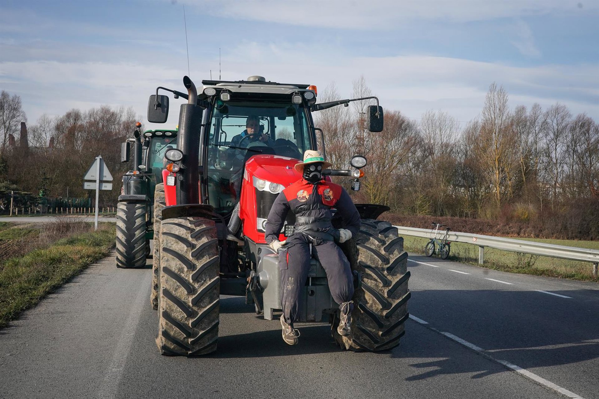 Movilización masiva de agricultores y ganaderos alaveses contra el posible pacto de la UE con Mercosur