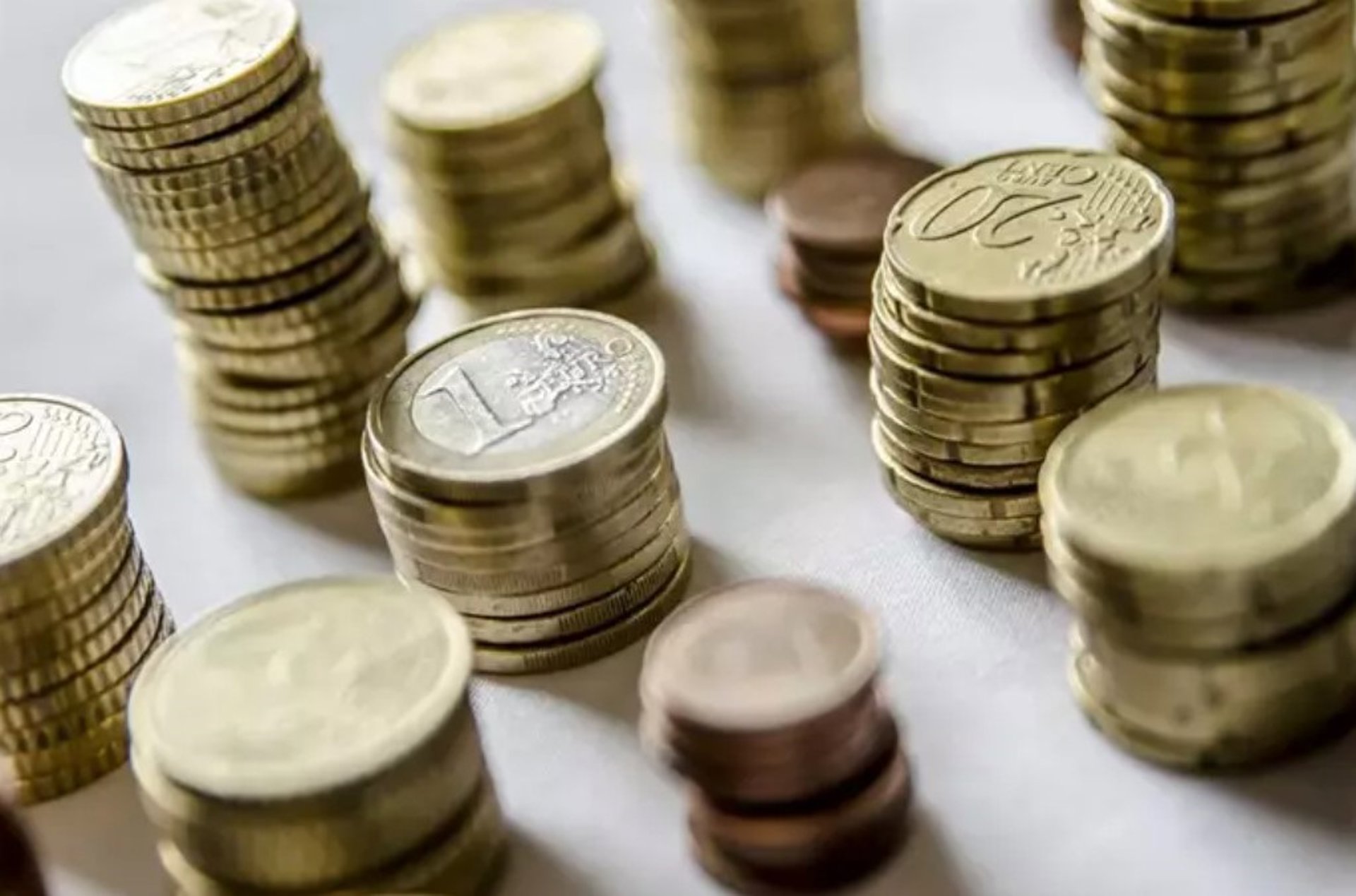 El superávit por cuenta corriente baja un 92% en noviembre por la desaceleración de bienes y servicios
