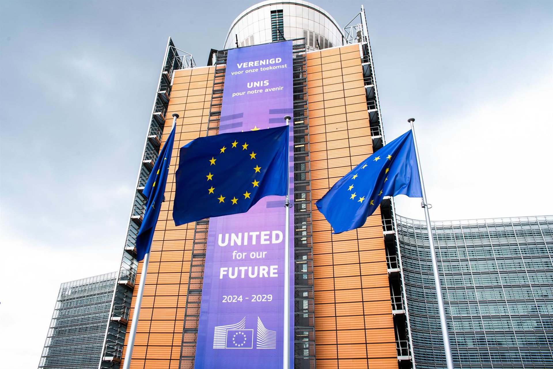 Bruselas expedienta a España por incumplir las normas de protección laboral frente al amianto