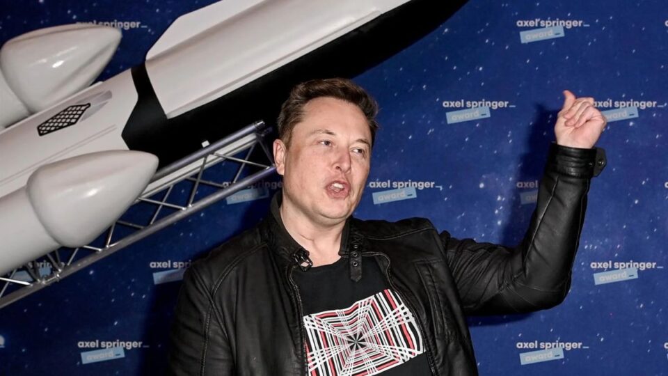 Elon Musk planea lanzar centros de datos en órbita más grandes que la Estación Espacial Internacional