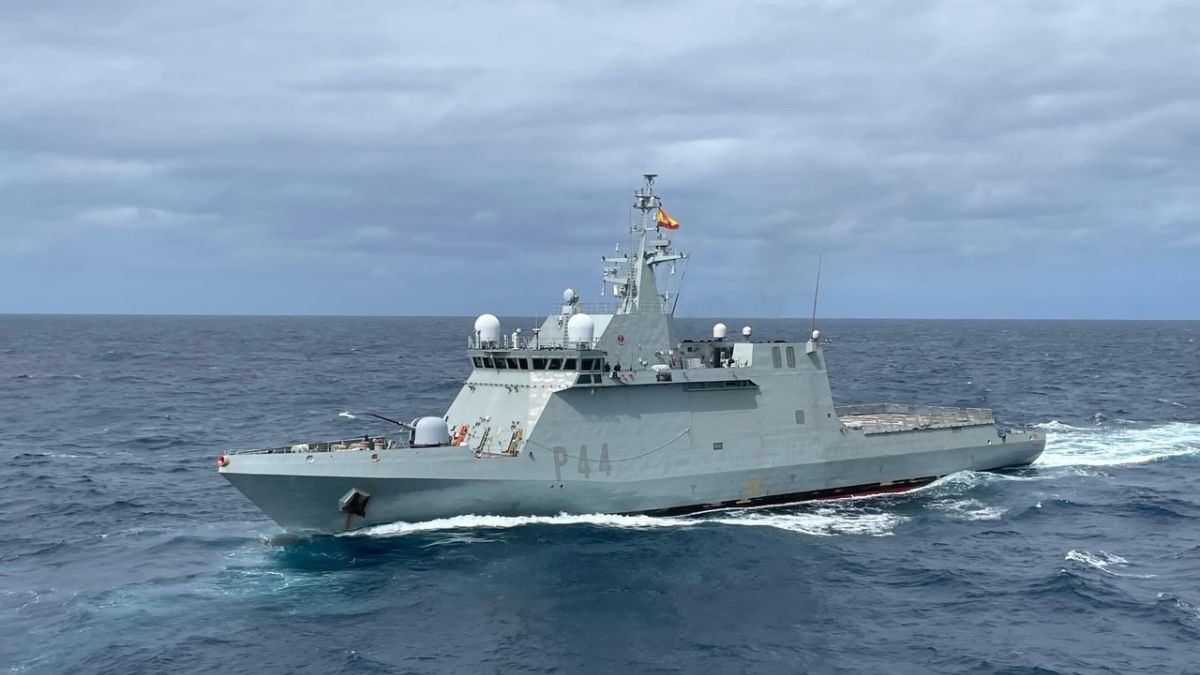 La Armada Española refuerza la vigilancia tras el tránsito de buques rusos en aguas de interés nacional