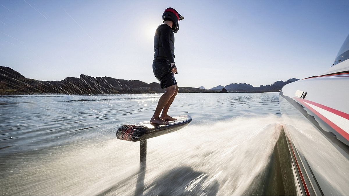 Fliteboard RACE x Mercury Racing: el eFoil que vuela a 55 km/h sobre el agua