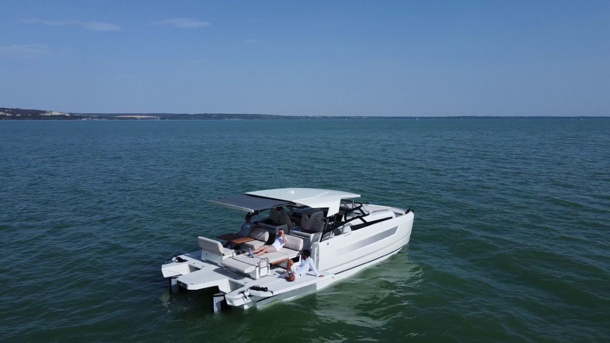 YOT Catamarans amplía su gama con el YOT 36 Electric y el YOT 41 de alto rendimiento