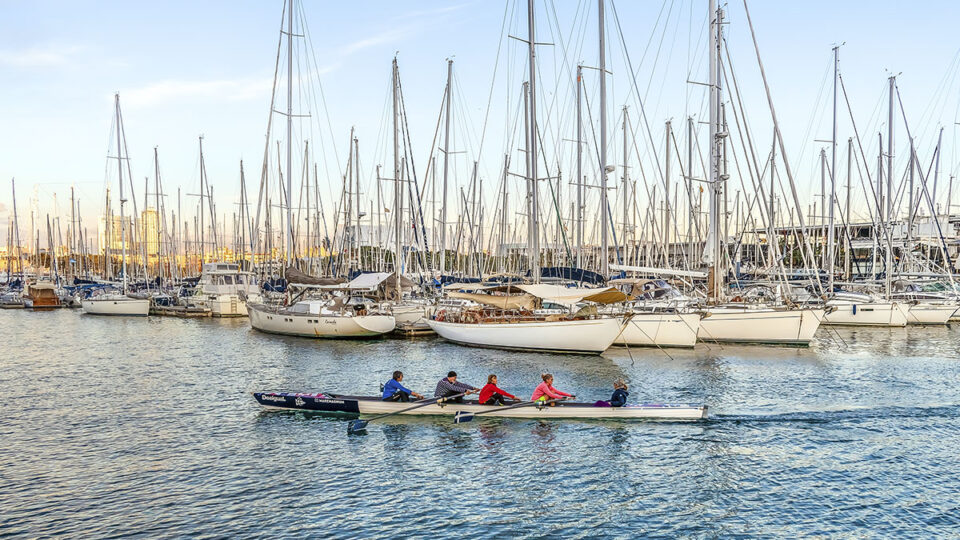 El Parlament de Cataluña refuerza el papel de los clubes de mar como eje social y deportivo del litoral catalán