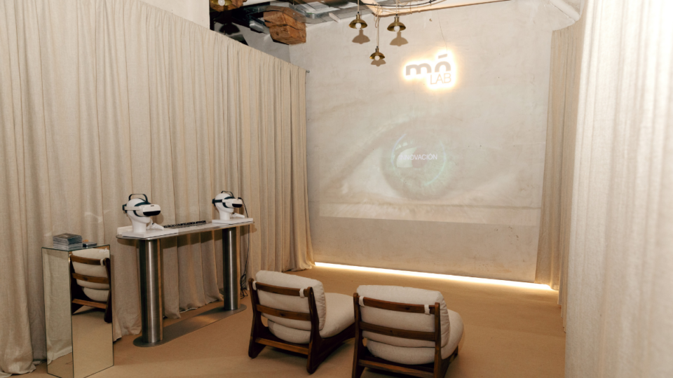 MÓ LAB: así es el pop-up que redescubre la salud visual y auditiva a través de los cinco sentidos