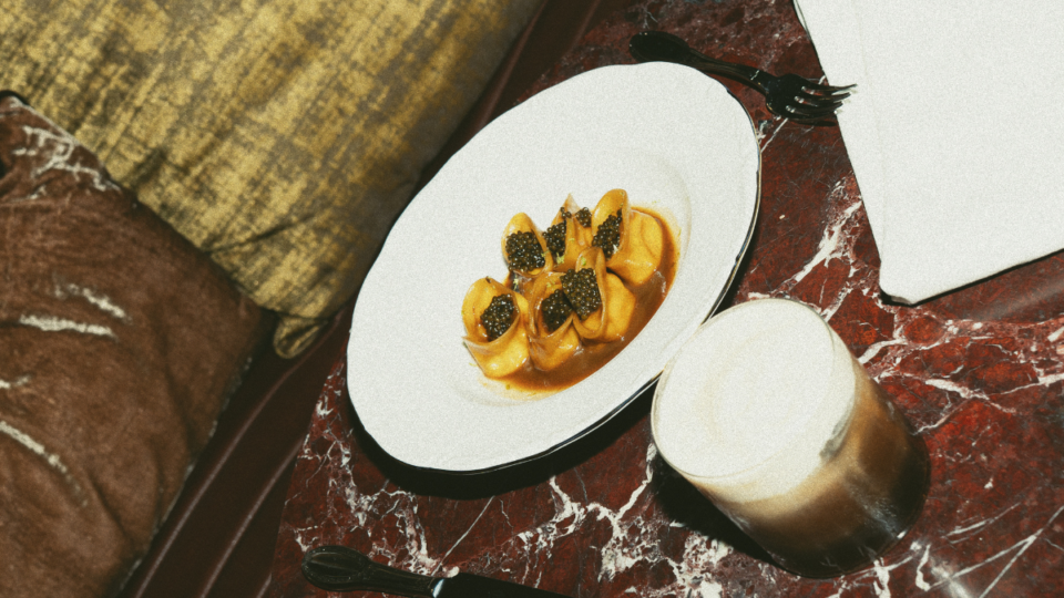 Alta cocina, coctelería artística y música en vivo: el fenómeno 61 conquista Madrid