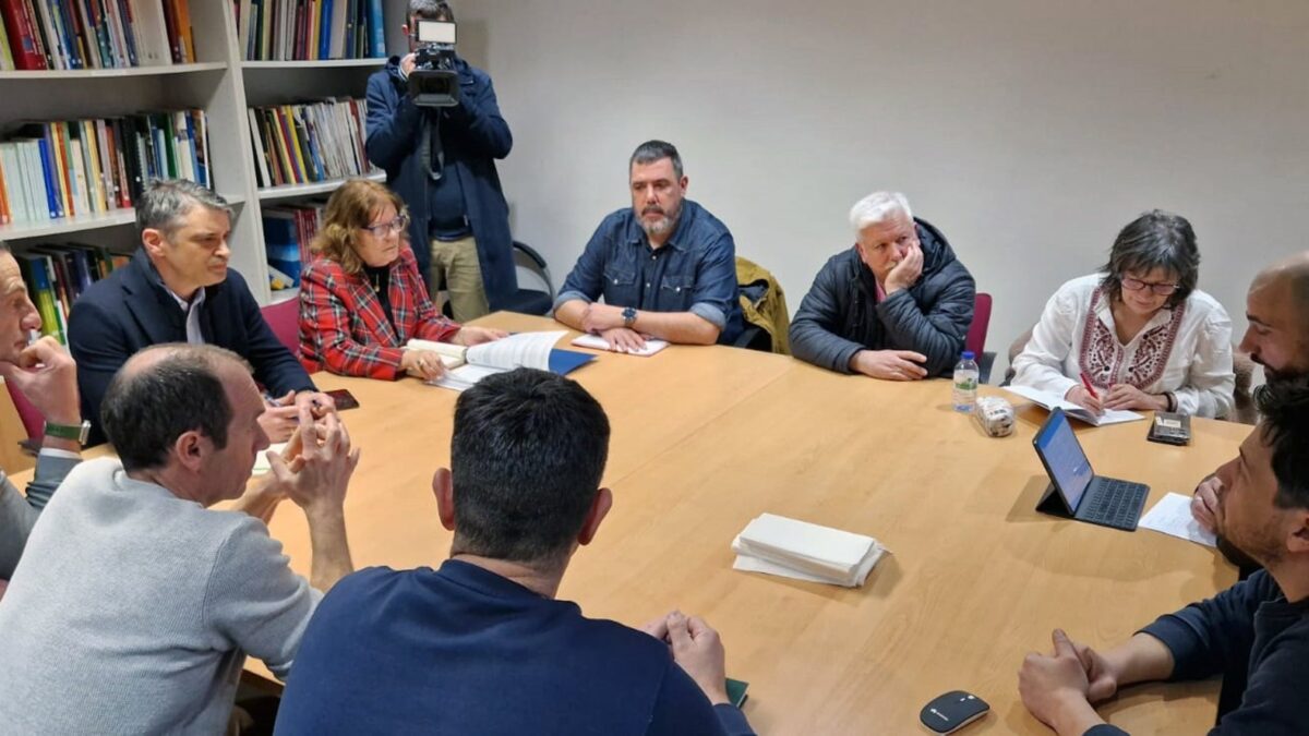 El Gobierno de Asturias respalda a la plantilla de Ence Navia y apela a ...