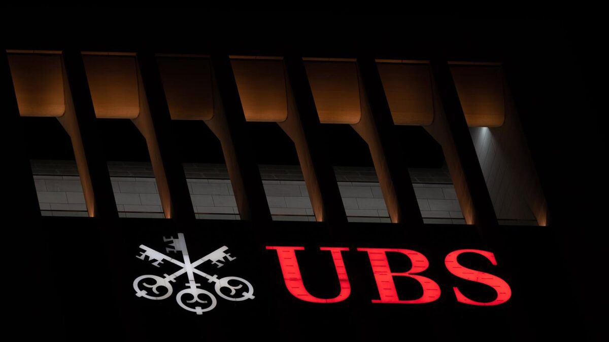 UBS gana un 53% más en 2025 y lanzará un plan de recompra de al menos 2 ...