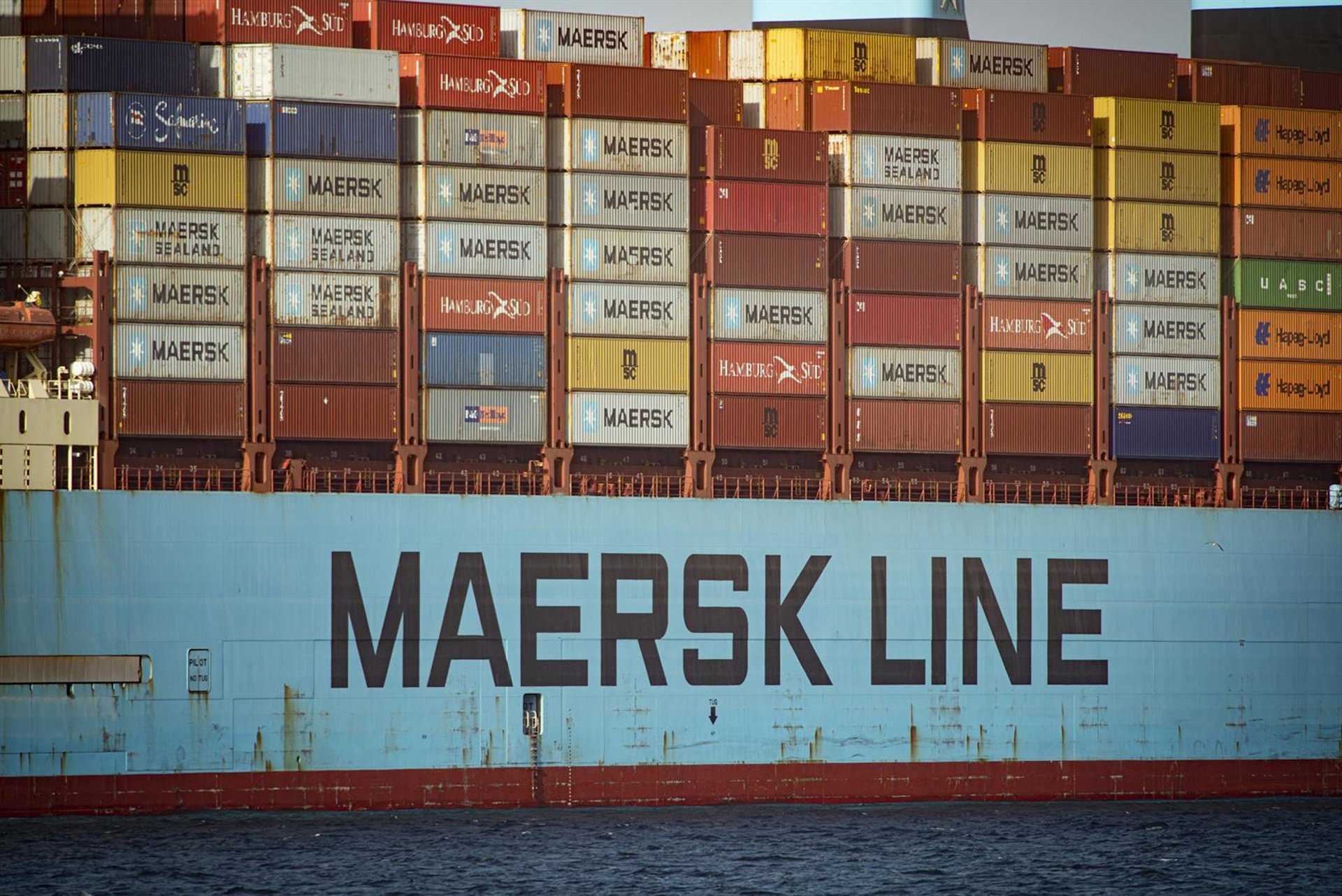 Maersk ganó un 55% menos en 2025 por la bajada de tarifas y avisa del impacto de la reapertura del mar Rojo
