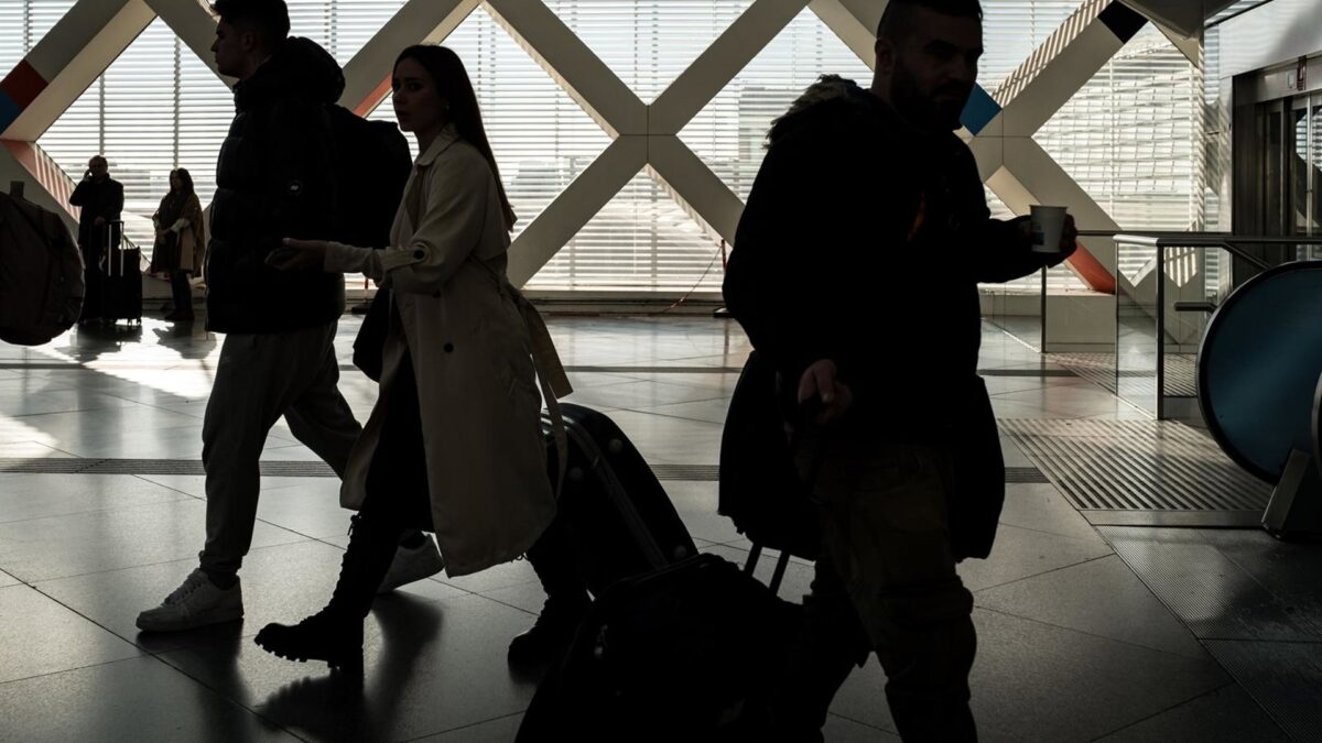 El primer día de conexión Madrid-Andalucía se salda con retrasos de 30 minutos y demoras de hasta dos horas El primer día de conexión Madrid-Andalucía se salda con retrasos de 30 minutos y demoras de hasta dos horas